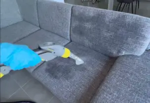 Nettoyage de canapé à domicile à Mérignac par GpropreService